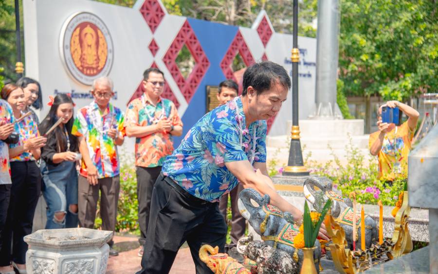 กิจกรรมรดน้ำดำหัวเพื่อส่งเสริมวัฒนธรรมไทย เนื่องในวันสงกรานต์      