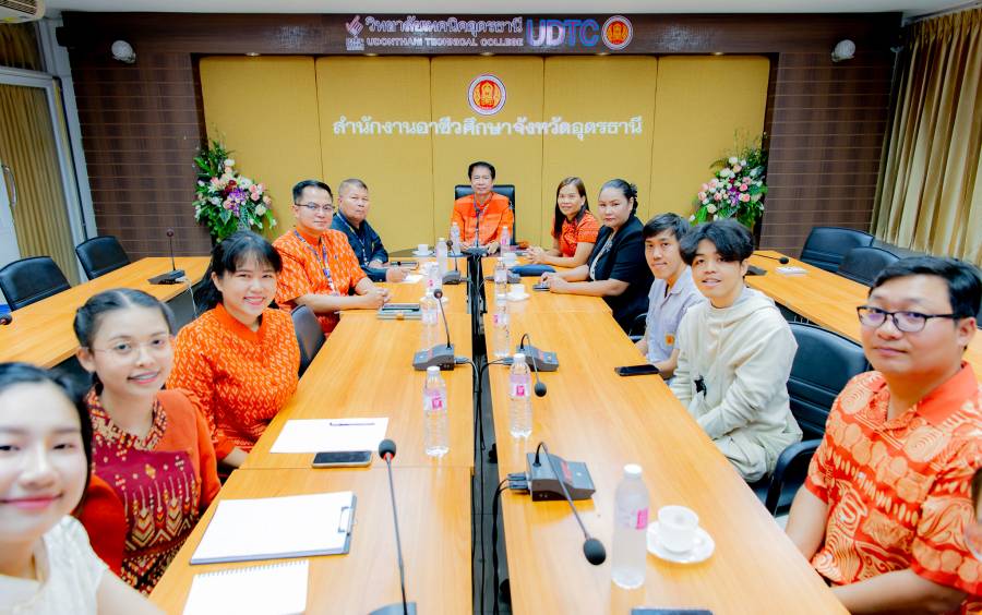 ดร.ชาญชัย  แสนจันทร์ ผู้อำนวยการวิทยาลัยเทคนิคอุดรธานี พร้อมด้วย คณะผู้บริหารและคณะครูผู้เกี่ยวข้อง เข้าร่วมการประชุมเตรียมความพร้อมการดำเนินงานด้านความร่วมมือไทย–จีน 